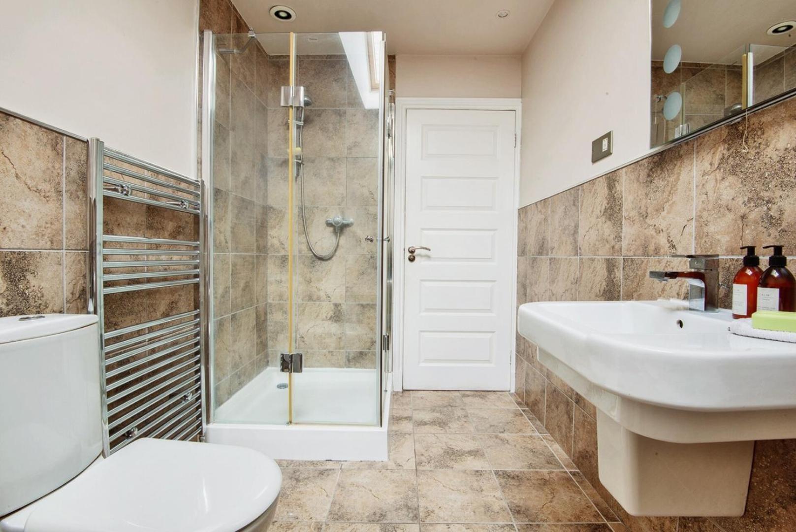 Charming 2 Bedroom Flat In The Heart Of Kirriemuir Кирримуир Экстерьер фото