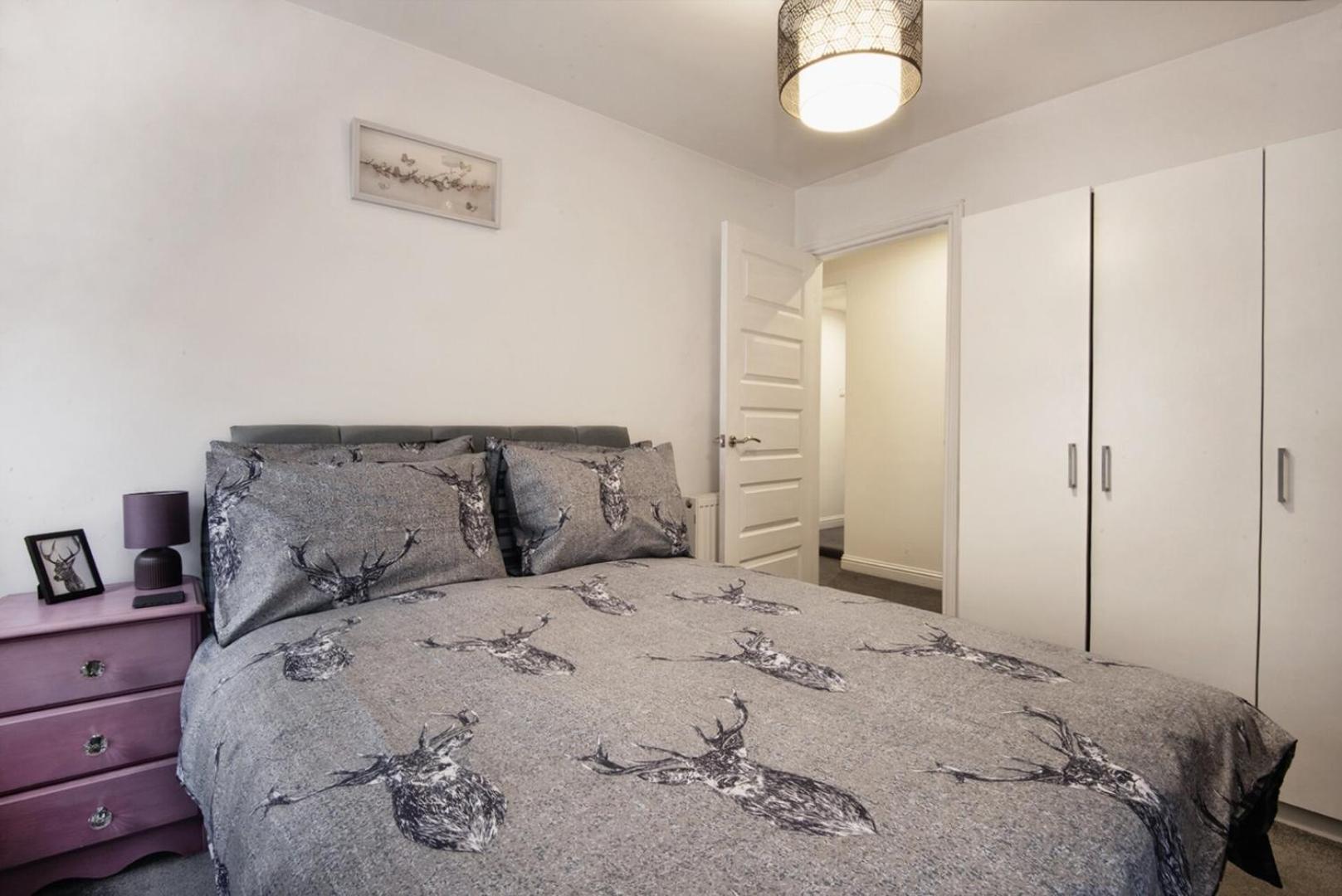 Charming 2 Bedroom Flat In The Heart Of Kirriemuir Кирримуир Экстерьер фото