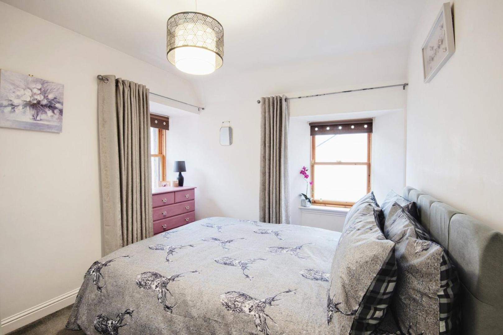 Charming 2 Bedroom Flat In The Heart Of Kirriemuir Кирримуир Экстерьер фото