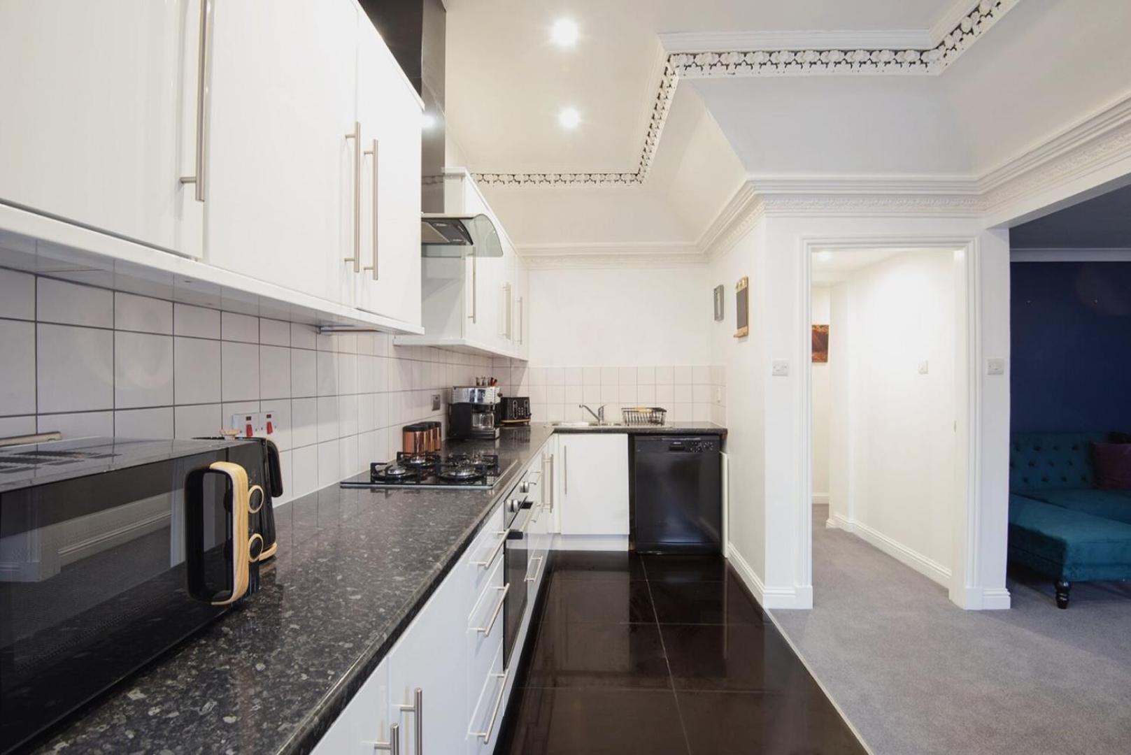 Charming 2 Bedroom Flat In The Heart Of Kirriemuir Кирримуир Экстерьер фото