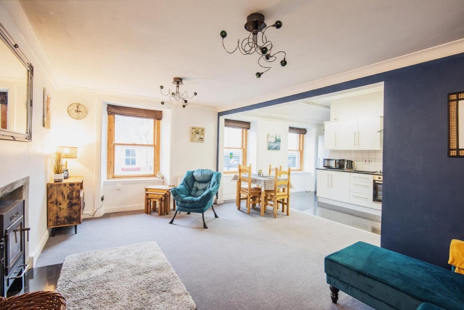 Charming 2 Bedroom Flat In The Heart Of Kirriemuir Кирримуир Экстерьер фото